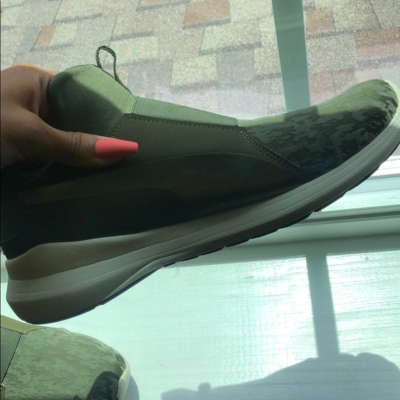 Puma shoes size 9 in woman’s - Picture 6 of 9